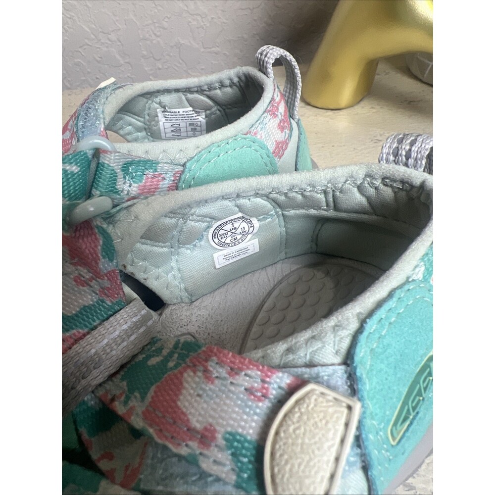 KEEN Newport H2 1026276 Camo/Pink Icing Sandal Shoes Girls Kid's Size 1 - Picture 5 of 13